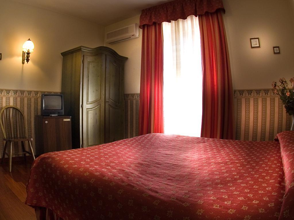 Hotel Louis I Ciampino Exterior photo