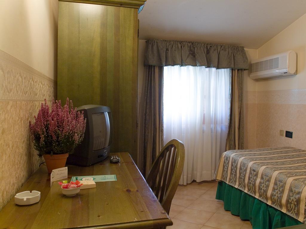 Hotel Louis I Ciampino Exterior photo