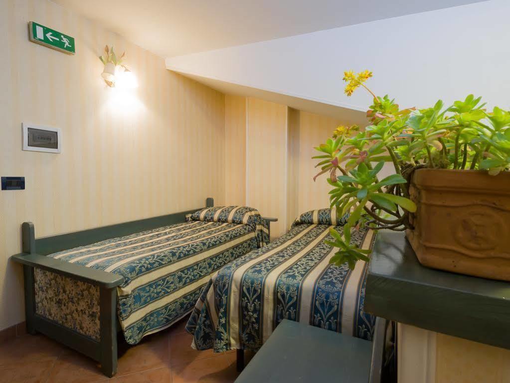 Hotel Louis I Ciampino Exterior photo